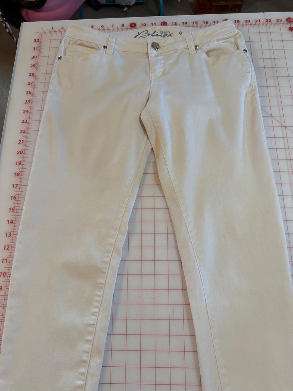 Celebrity Blues  Skinny Jeans in White - Classic Stretch Fit